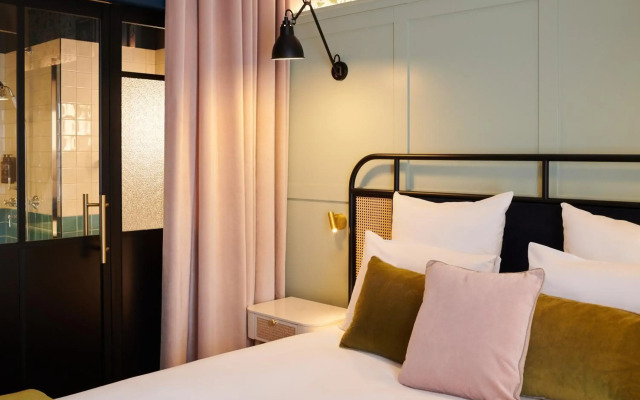 Square Lodge Hotel La Roche Sur Yon - Handwritten Collection
