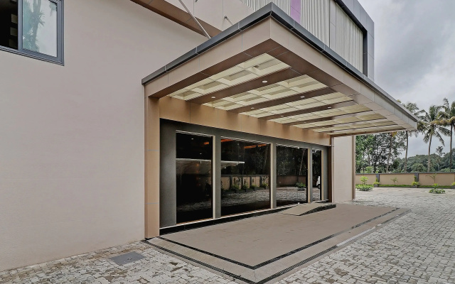 Super Townhouse Kizhakkambalam Tourist Home