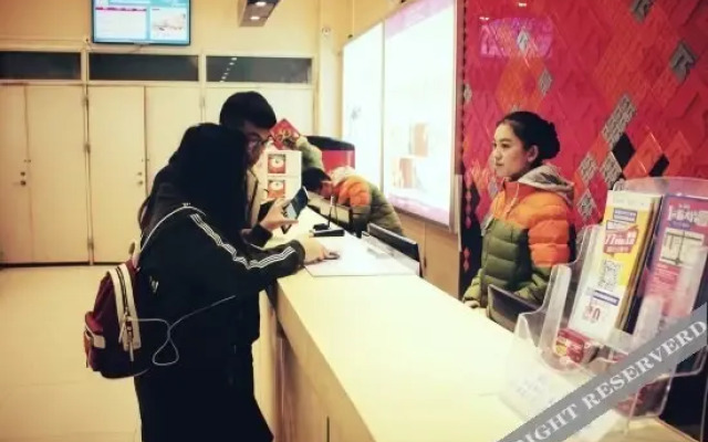 Pai Hotel (Zhonglou Muslim Street Subway Station)
