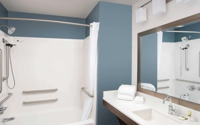 WoodSpring Suites Medford near I-5