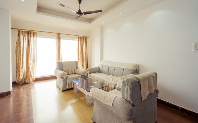 OYO 13160 Home City Heart 3BHK Mall Road