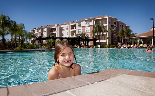 New Vista Cay Lyrica Near Pool Minutes to All Parks and Convention Center