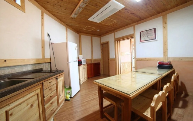 Seogwipo Wemegoong Pension