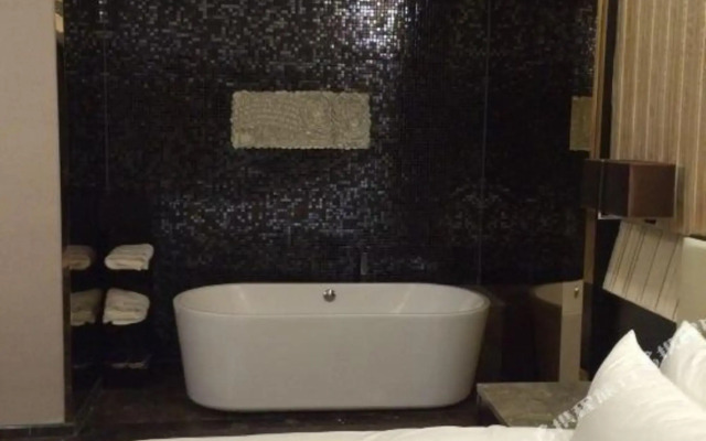 Maitao Crystal Hotel