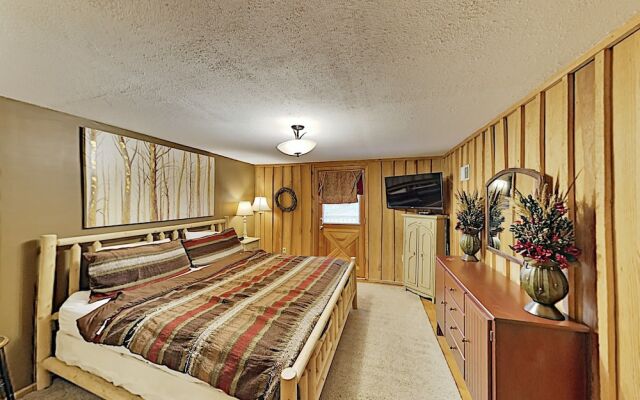 Lakpowpa 6 Bedroom Cabin