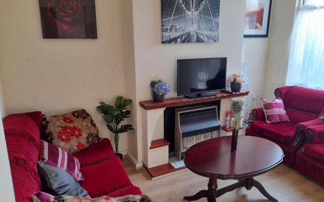 Immaculate 3-bed House in Middlesbrough With Wifi