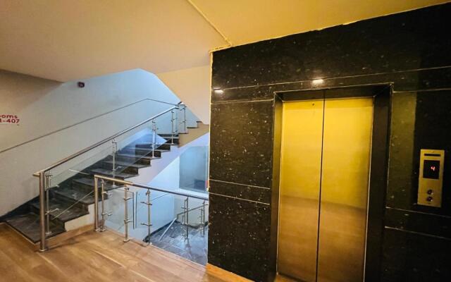 Qotel Hotel AT Residency Kaushambi