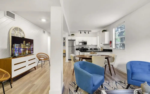 Modern & Fashionable Apartment w/Pool and Garden