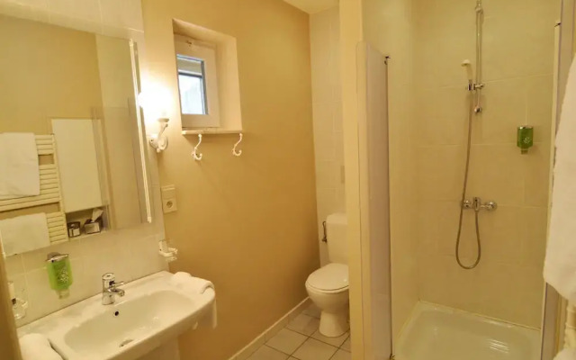 Modern Villa with Shared Pool Nearby Saint-Hubert