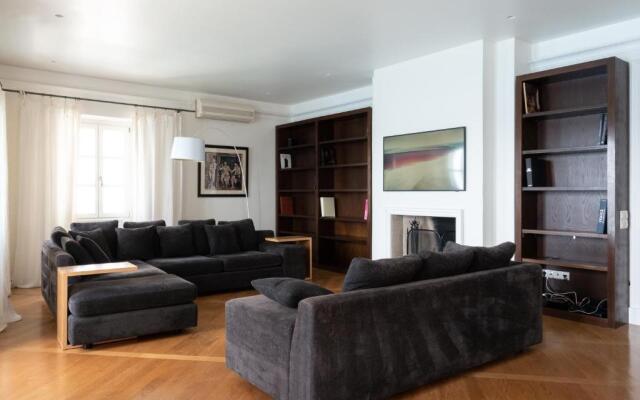 The Corcyraean Luxury Seafront House & Yard
