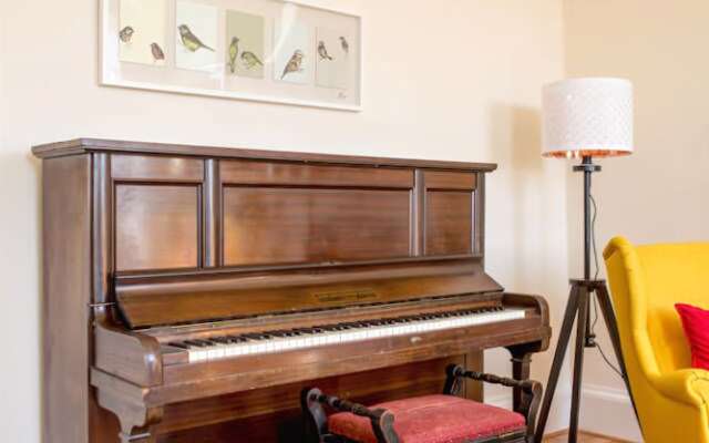 Retro Castle Retreat 2Bed (sleep 6)