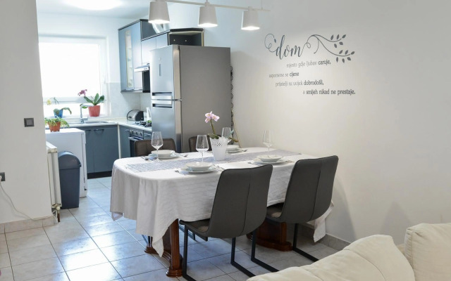 Apartment Summer Breeze