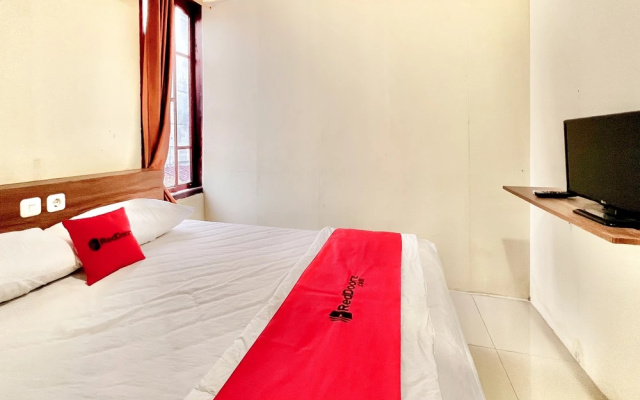 RedDoorz Syariah @ D’Niel Homestay Mandala