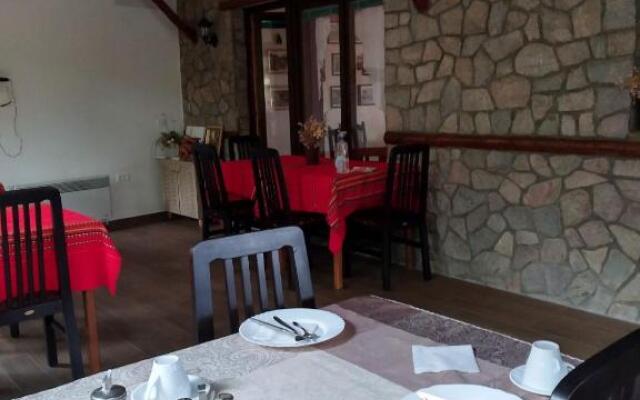 Ristos Guest House