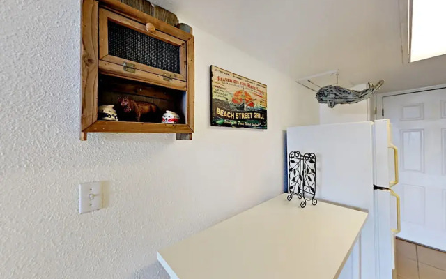 125 Sea Breeze - Studio Condo
