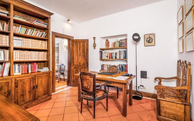 Beautiful Home in Grândola With Wifi and 4 Bedrooms