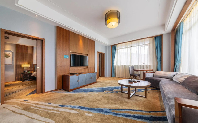 Lake International Hotel