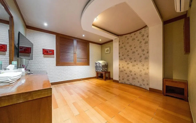 Taebaek Tourist Hotel