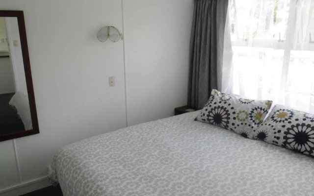 Raglan Palm Beach Motel