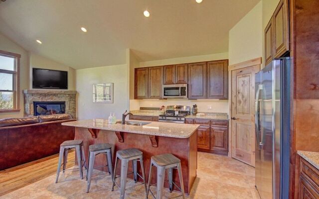 Maggie Point 3 Br condo by RedAwning