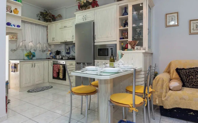 Chrisoupoli Cheerful 2 Bd Apt w Balcony