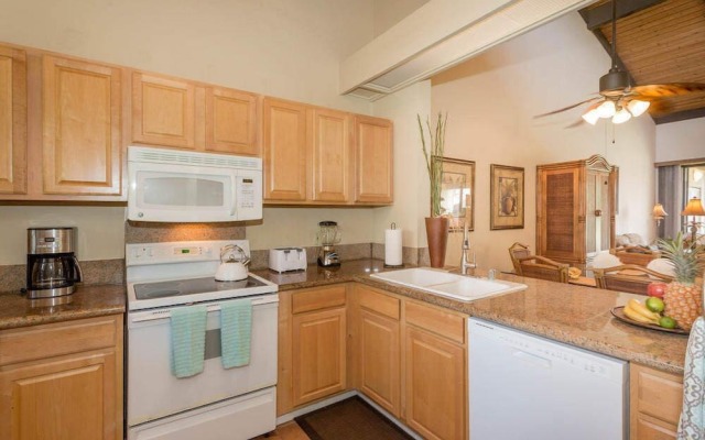 Surf & Racquet Club #6-303