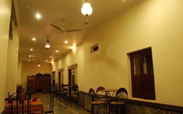 Hotel Pratap Palace