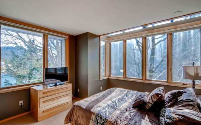 3 Bedroom Mountain Condo in Lakeside Village Near Keystone Lake with Complimentary Shuttle Service