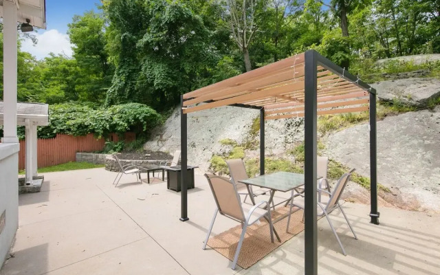 The Villa Falls Guest House