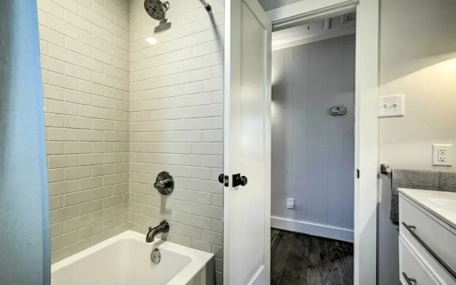 Charming Carrboro Home - Walk to Downtown!