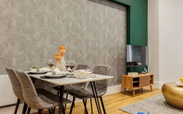 Spacious Seaside 2-Bed Apt w/ Free Gym & Parking