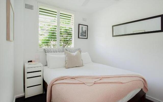 Treetop Retreat Five Minute Stroll To The Beach