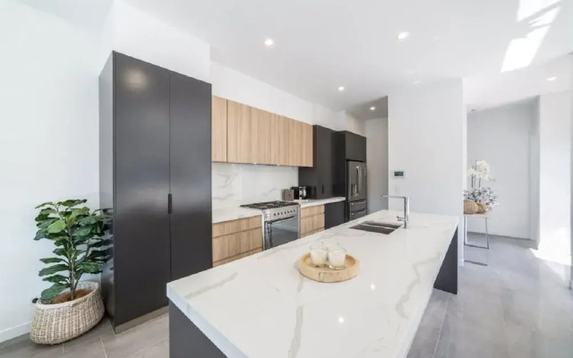 Gold Coast Private Villas - Waterfront Villas