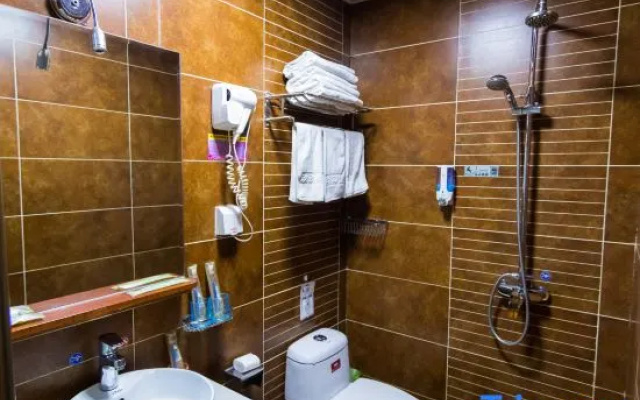 Jiujiu Fashion Hotel (RT mart, Longnan street, Qiqihar) – Bathroom – Qiqihar