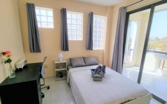 Comfy Rooms + Near SALT LAKE + 100MBit Internet + Shared Apartment