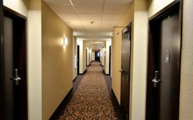 Cobblestone Inn & Suites - Holstein