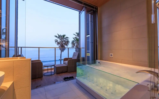 ALBAHOTELANDGLAMPING