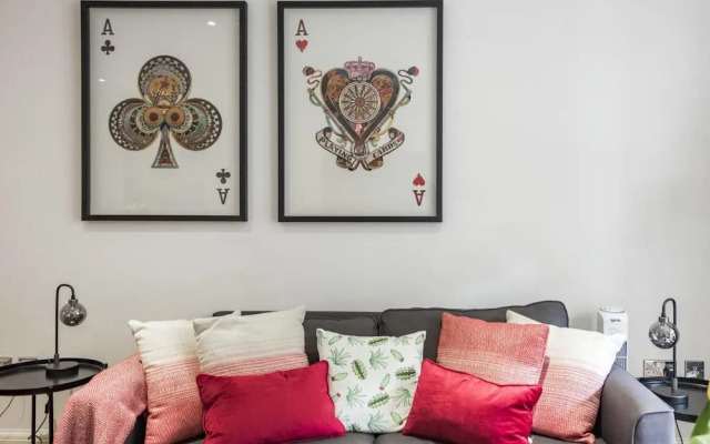 2-bedroom Spacious Apartment in the Heart of Covent Garden, London