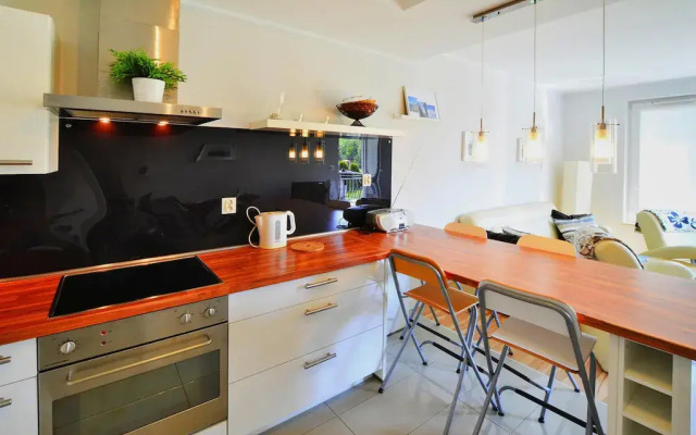 Comfortable Apartment, Ground Floor, Balcony