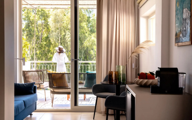 Luna Minoica Suites and Apartments