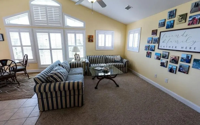 Ramons Roost 5 Bedroom Condo by Redawning