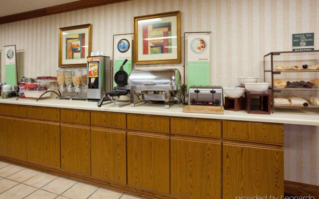 Country Inn & Suites by Radisson, Cedar Rapids Airport, IA