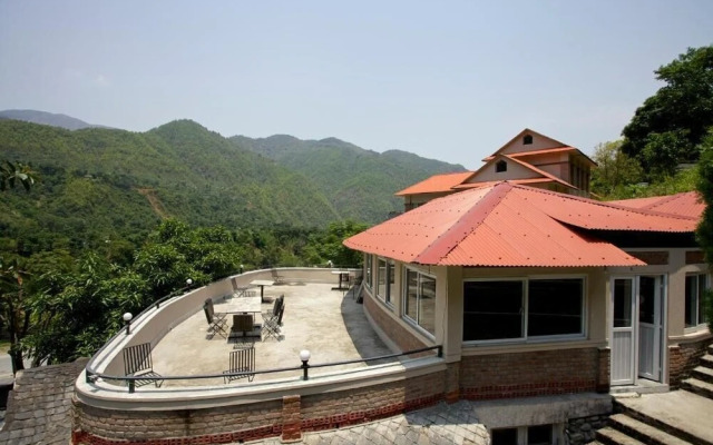 Serene Highway Resort