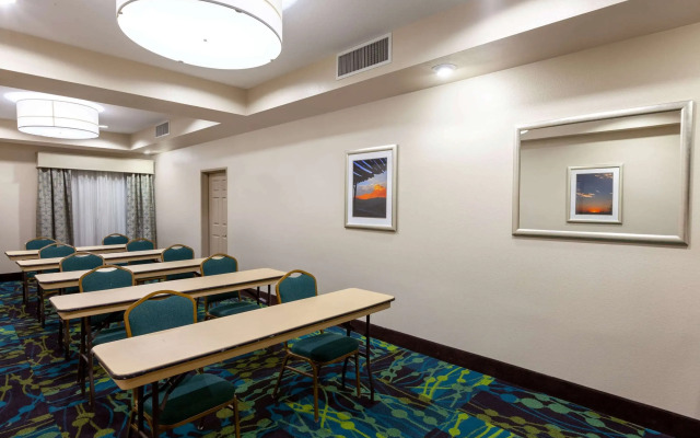 La Quinta Inn & Suites by Wyndham Midland North