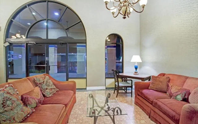 Travelodge Suites by Wyndham Kissimmee Orange
