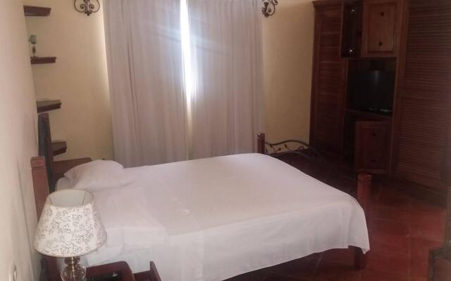 Hotel Las Palmeras / Las Estrellas