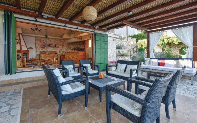 Stunning Home in Sevid With Wifi and 5 Bedrooms