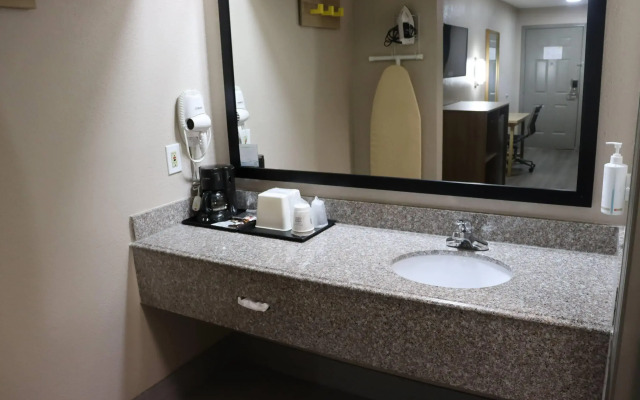 Super 8 by Wyndham Cabot