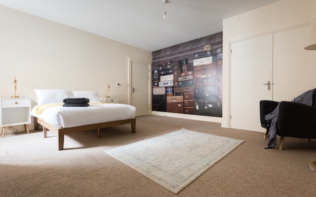The Broadmead Jungle - Lovely & Central 3BDR Apartments	