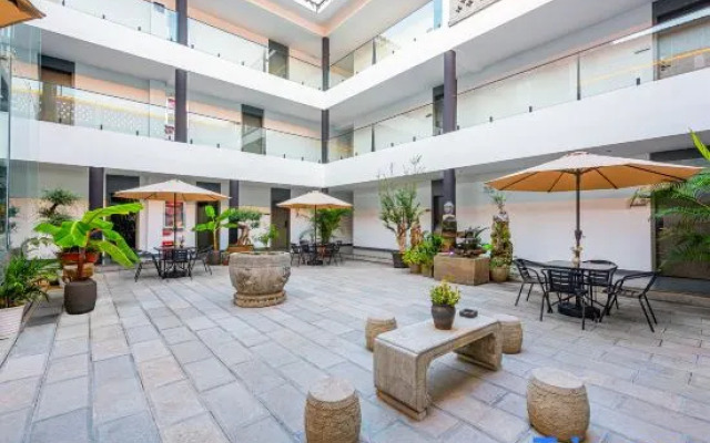 Jiufu Hotel (Jianshui Zitao Street Branch)